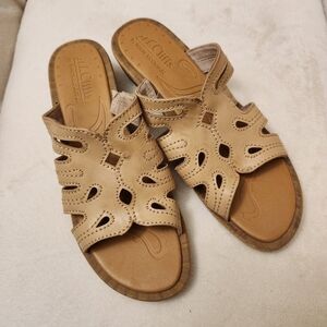 Cliffs by White Mountain Slide Sandals Women's 10M Cream